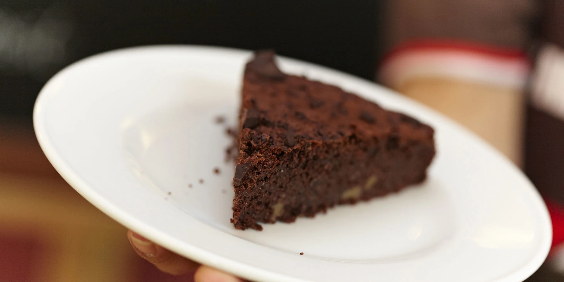 Stück Schokoladenkuchen auf einem Teller