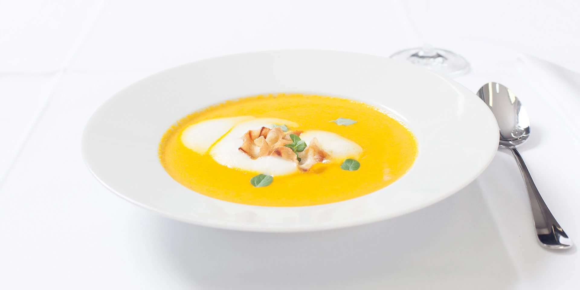 Frisch zubereitete Suppe